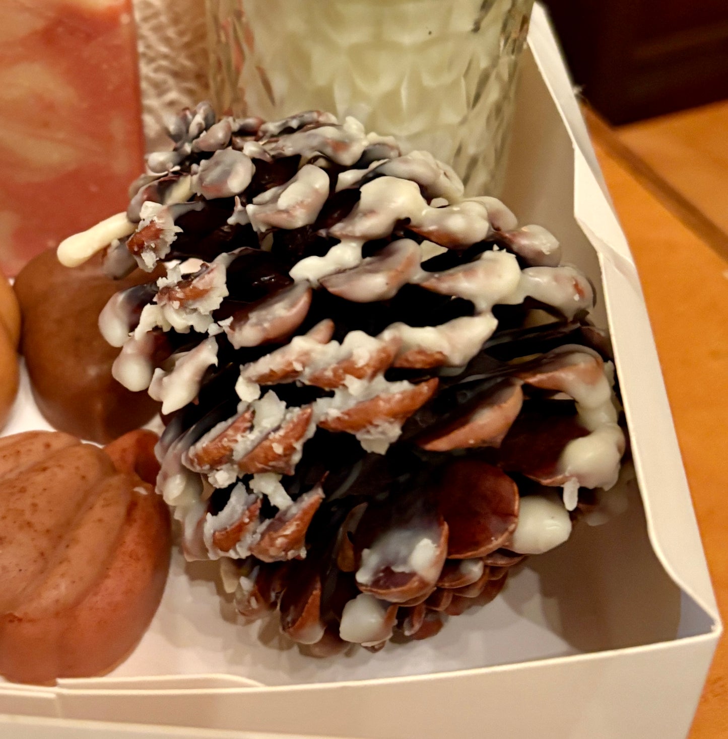 Pine-cone fire starter